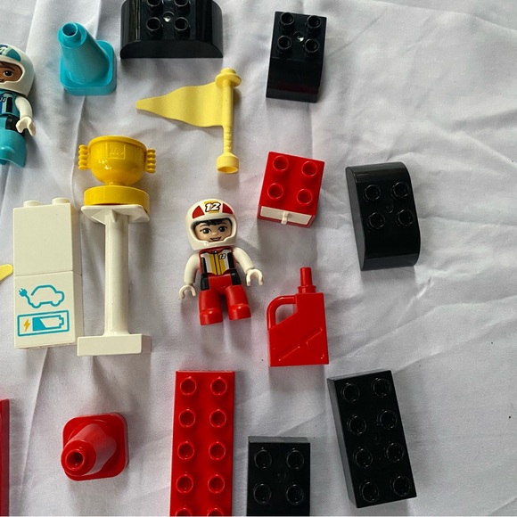 Lego Duplo Race Cars Drivers Lot Extra Parts Incomplete Set Mixed Parts Gas Cans - Picture 4 of 7